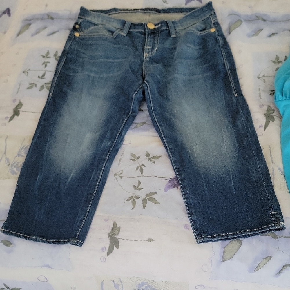 Stylish Blue Denim Capri Jeans